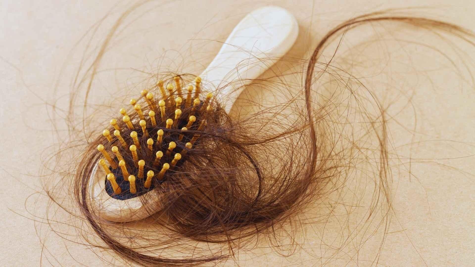 Caída del cabello estacional: ¿mito de otoño o señal de alarma? - Aragolaser